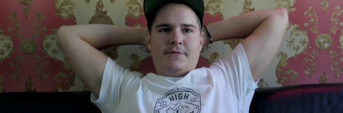 Lukas Graham laidback in his couch